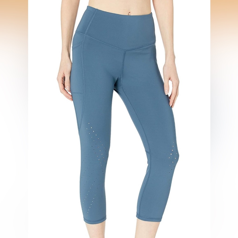 CHAMPION Sculpt Lasercut Capri Athletic Leggings
